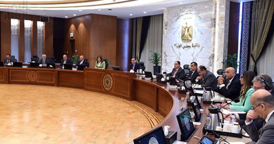 رئيس الوزراء يترأس اجتماع المجلس الأعلى لصناعة السيارات.. مدبولي: صناعة السيارات تحتل أولوية متقدمة لدى الرئيس السيسي.. ونتطلع لأن تصبح مصر مركزا مهما لتوطين هذه الصناعة.. ومسئولو الشركات يشيدون بنهج مصر