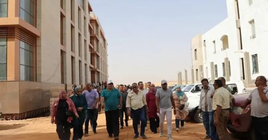 محافظ الوادى الجديد يتابع إجراءات انتقال العاملين للعاصمة الإدارية الجديدة