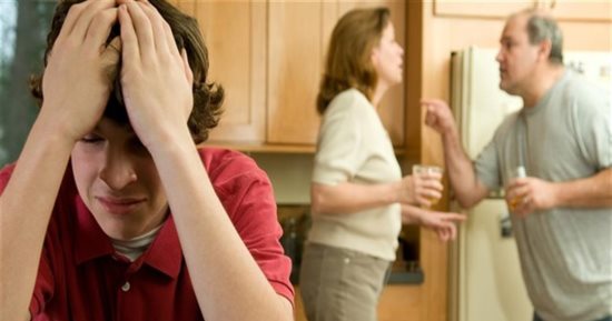 سلوكيات خاطئة لتعامل بعض الأمهات مع طلاب الثانوية العامة.. النتائج سلبية
