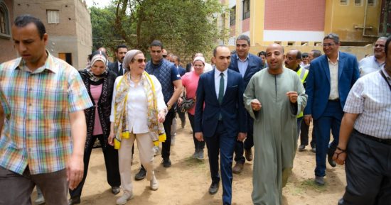 وزيرة البيئة تتفقد مشروع الوقود الحيوي بسوهاج.. صور