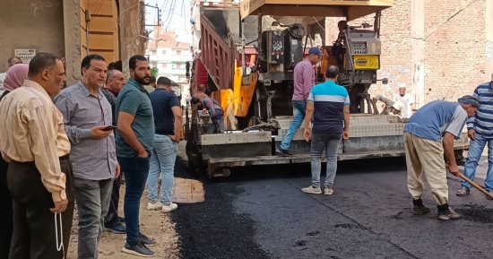 محافظ كفر الشيخ يتابع أعمال الرصف بمدن وقرى المحافظة.. صور