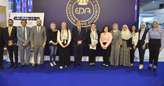 رئيس هيئة الدواء يتفقد جناح الهيئة في المؤتمر الأفريقي الطبي الثاني