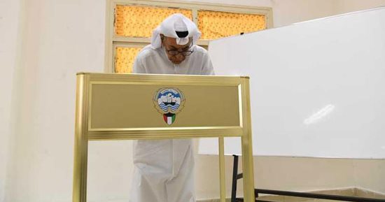 للمرة الثالثة خلال عامين ونصف.. الكويتيون ينتخبون أعضاء مجلس الأمة 2023..207 مرشحين يتنافسون على 50 مقعدًا.. مشاركة 13 امرأة فقط.. والنتائج الأولية تظهر تقدم مرزوق الغانم في الدائرة الثانية.. صور