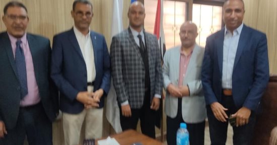 مستشفيات جامعة أسوان تستقبل وفد هيئة التأمين الصحى الشامل لبحث سبل التعاون