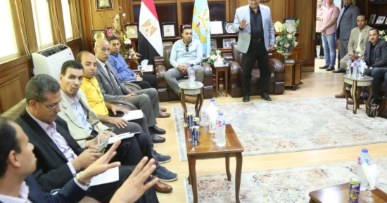محافظ كفر الشيخ يناقش أعمال تطوير بحيرة البرلس وسبل دعم الصيادين وأسرهم