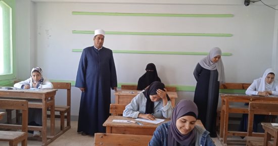 مدير منطقة الإسماعيلية الأزهرية: امتحان الجبر والهندسة الفراغية دون شكاوى 