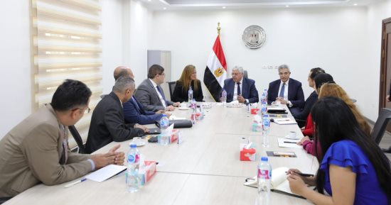 وزير التعليم العالي يبحث مع ممثلي مبادرة "حياة كريمة" تكثيف التعاون بين الجانبين