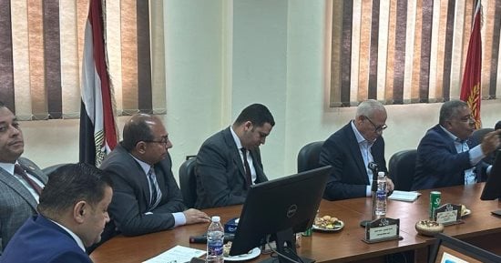 محافظ بورسعيد ووفد لجنة الصناعة بالنواب: توطين الصناعة هدف استراتيجى قومى