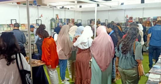 إقبال كبير على جناح هيئة الكتاب فى معرض الرباط.. صور