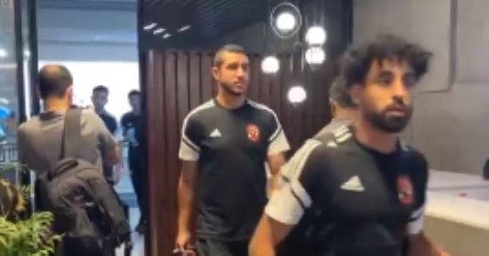 لاعبو الأهلي يصلون مطار القاهرة قبل السفر للمغرب