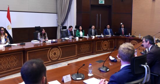 مسئولو مجلس الوزراء يلتقون وفد وزارة الخزانة الأمريكية