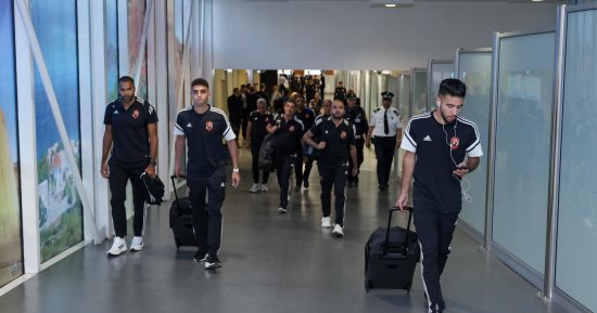 سفير مصر بالمغرب يستقبل بعثة الأهلي فى مطار محمد الخامس