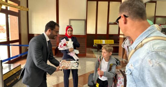 مطار مطروح يفتتح الموسم السياحى الأوروبى باستقبال أول رحلة من سلوفاكيا.. صور