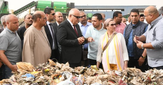 وزيرة البيئة ومحافظ قنا يفتتحان مصنع تدوير المخلفات الصلبة بنجع حمادى 