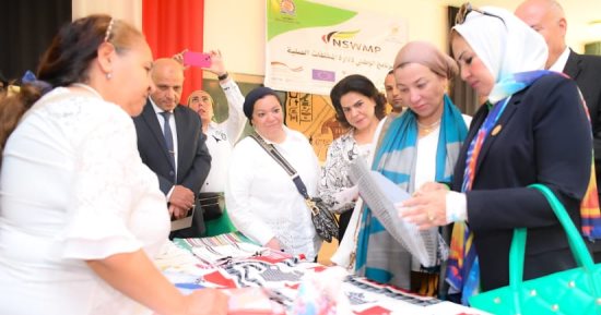 وزيرة البيئة تفتح معرضا لمنتجات إعادة التدوير احتفالا بيوم البيئة العالمى فى قنا.. صور