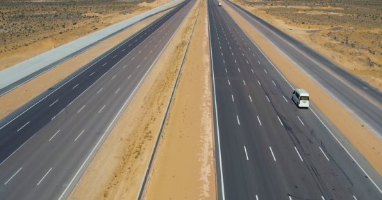 وزارة النقل تفتتح طريق وادى النطرون العلمين الرئيسى قبل إجازة العيد.. 8 حارات بكل اتجاه وتخصيص 3 حارات لحركة الشاحنات.. إنشاء 11 كوبرى وإلغاء الدورانات السطحية ليكون طريقا حرا بدون تقاطعات بطول 135 كم.. صور