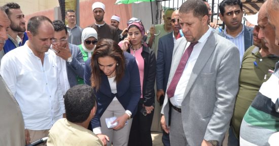 "أنت الحياة" تنهى سنوات من التهميش.. مبادرة تنموية واجتماعية أطلقتها مؤسسة "حياة كريمة" بالقرى الأكثر احتياجا فى البحيرة.. تضم قوافل طبية وثقافية وتوعوية ورياضية.. وتشهد جهودا مكثفة لحل مشاكل الغارمين والغارمات