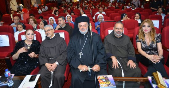 مادلين طبر وشيرين والأب بطرس دانيال أول الحضور فى مهرجان فرنسيسكان جوت تالنت