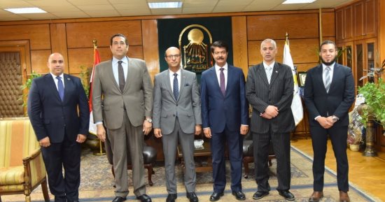جامعتا أسيوط والمصرية للتعلم الإلكترونى يبحثان إنشاء برامج مشتركة