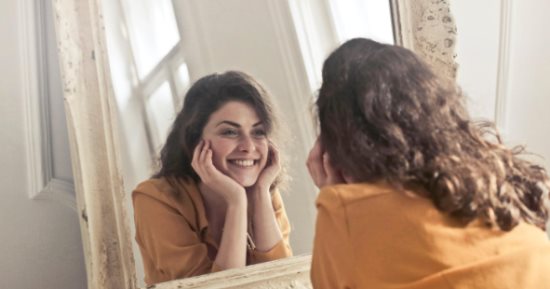 وصفات طبيعية لتفتيح منطقة حول الأنف.. من الحمص للكزبرة والزبادى
