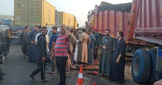 مصرع شخص وإصابة 2 آخرين فى تصادم سيارة نقل ثقيل مع سيارتين بسوق مواشي بلقاس بالدقهلية