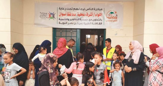 محافظة أسوان: توقيع الكشف الطبى وصرف العلاج مجانا لـ608 مواطنين
