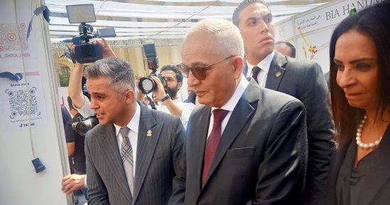 رضا حجازى يتفقد مشروعات طالبات المدارس الفنية المشاركات ببرنامج هى تقود.. صور