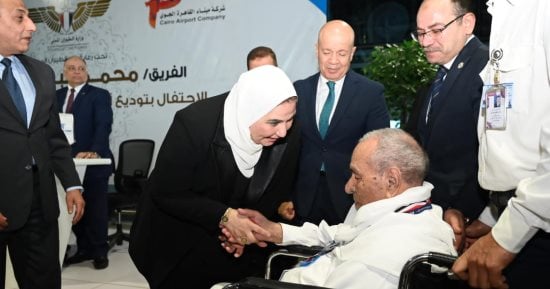 وزيرة التضامن تودع أول أفواج حجاج بيت الله الحرام من مطار القاهرة الدولي.. صور 