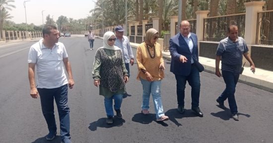 نائب محافظ الجيزة يتابع ميدانيا أعمال رصف طريق سقارة السياحى