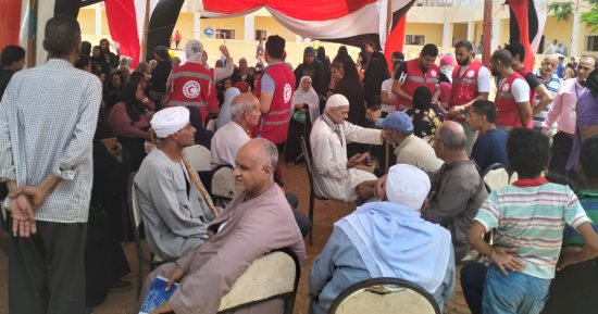 قافلة الأزهر تكشف على 1650 مريضا بقرية الحجاز بالإسماعيلية وتصرف الأدوية بالمجان