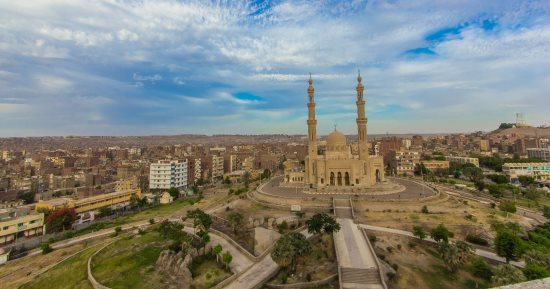 تطوير منطقة الطابية التاريخية فى مدينة أسوان.. أسسها محمد على باشا لأغراض حربية وبنى "عبدالناصر" مسجدًا فيها.. الأهالى: العناية بالمكان ضرورية لأنه قبلة السائحين.. والمحافظ: نسبة التنفيذ بالمشروع وصلت 85%.. صور
