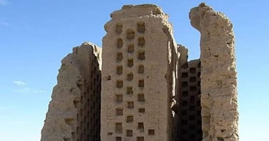 حكايات من الواحات.. برج الحمام المتبقى من العصر اليونانى شاهد على أكبر حضارة بالصحراء الغربية.. منطقة الضباشية الأثرية تضم معبدا وقصرا و67 مقبرة منذ القرن الأول الميلادى.. وسر المقبرة 22 لصاحبها نيساوا.. صور