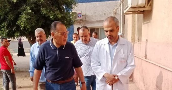 محافظ الشرقية يتفقد مستشفى مشتول السوق ومعرض السلع الغذائية.. صور