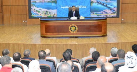 محافظ الدقهلية: ضرورة تنشيط الجهود بالوحدات المحلية في تقنين أوضاع المحال التجارية