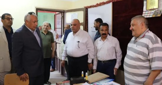 محافظ الوادي الجديد يتابع جاهزية لجان امتحانات الثانوية العامة بمدينة الخارجة