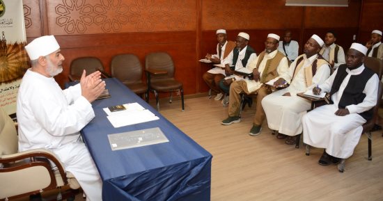 محمد داود لأئمة ووعاظ بنين وليبيا ولبنان: التسلح بالمعرفة والحجة سبيل الرد على المشككين
