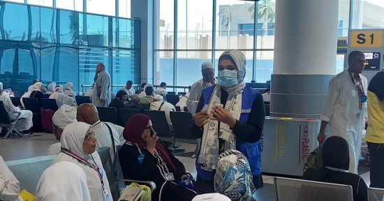 وزارة الصحة: توزيع الحقائب وتقديم التوعية الصحية لـ845 حاجا بمطار القاهرة