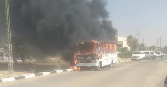 حريق يلتهم أتوبيسا على طريق "الإسماعيلية - السويس الصحراوي" دون إصابات بشرية