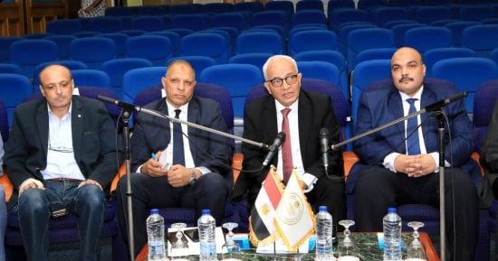 وزير التعليم: حيازة طلاب الثانوية العامة للتليفون المحمول جريمة ولو مغلقا