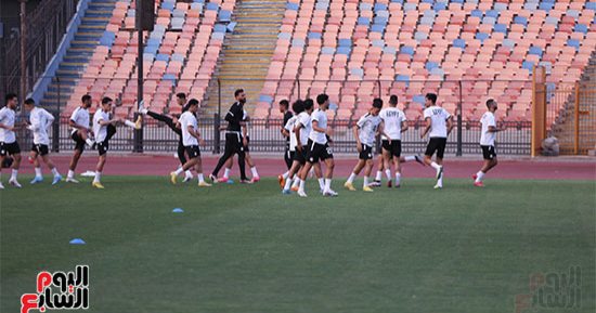 فيتوريا يجرى تغييرين فى تشكيل المنتخب أمام الجزائر.. زيزو يعود للمشاركة أساسياً على حساب حامد.. محمد حمدى يقود الجبهة اليسرى بديلا لفتوح.. الاستقرار على الخط الخلفى.. ولا مساس بالمثلث الهجومى