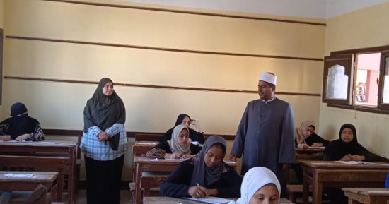 مدير منطقة الإسماعيلية الأزهرية يتابع امتحانات الشهادة الثانوية بالتل الكبير