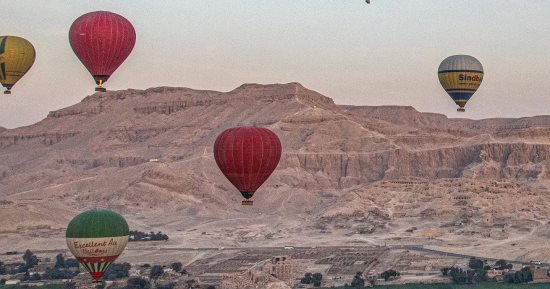لليوم الثاني.. إلغاء تحليق رحلات البالون الطائر في سماء الأقصر نتيجة تقلبات الطقس