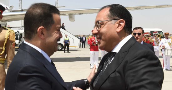 رئيس الوزراء يستقبل نظيره العراقى والوفد المرافق له بمطار القاهرة