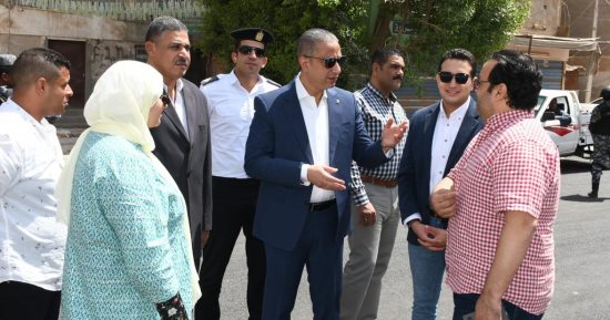 محافظ الفيوم يتفقد أعمال الرصف والتجميل بمنطقة التعاونيات