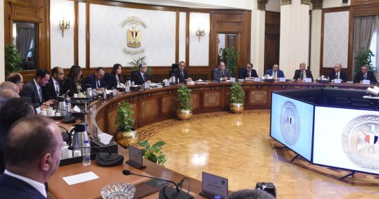 مدبولى يلتقى رئيس وأعضاء اتحاد الصناعات وعددا من رؤساء الغرف الصناعية ومسئولي المصانع