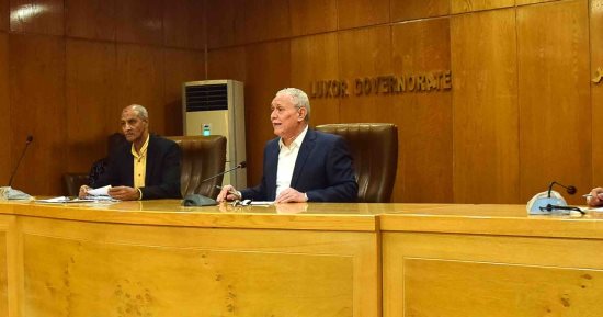 محافظ الأقصر يتلقى شكاوى المواطنين فى لقاء اليوم المفتوح الأسبوعي.. صور
