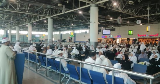 البحوث الإسلامية يطلق أول قافلة للتوعية بمناسك الحج داخل مطار القاهرة الدولى