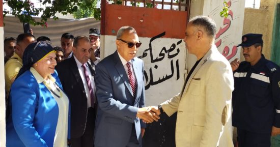 محافظ القليوبية يتفقد لجان امتحانات الثانوية العامة بالمحافظة.. صور