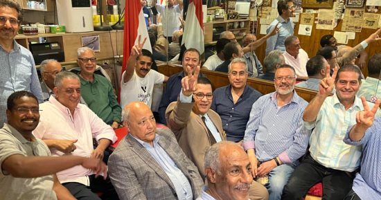 وزير العمل يشارك المصريين فرحتهم بفوز الأهلي في بيت العائلة المصرية بجنيف