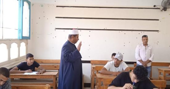 مدير منطقة الإسماعيلية الأزهرية يتفقد لجان الثانوية بإدارة القنطرة غرب